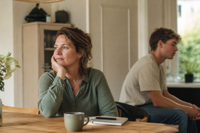 Ouder vraagt zich af of het gedrag van haar puber normaal pubergedrag is